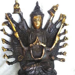 Thousand-Armed Kannon Buddha in Temple Pose